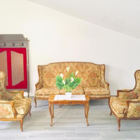 Il Quarzo A) B) Apartment Cabras Bagian luar foto